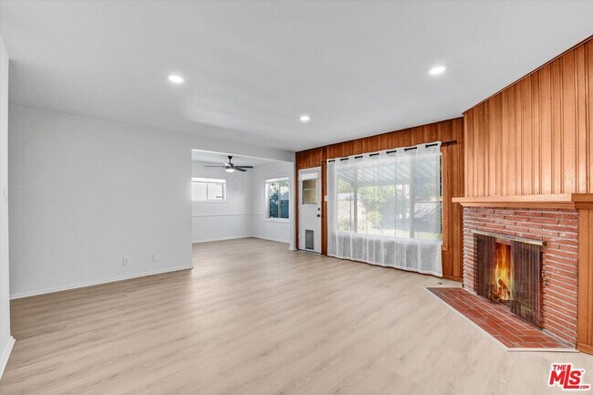 Building Photo - 7022 Cantaloupe Ave