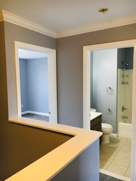 Building Photo - 2720 State St