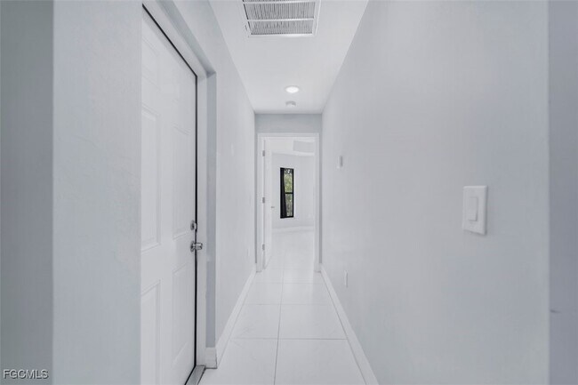 Building Photo - 129 Meadow Rd