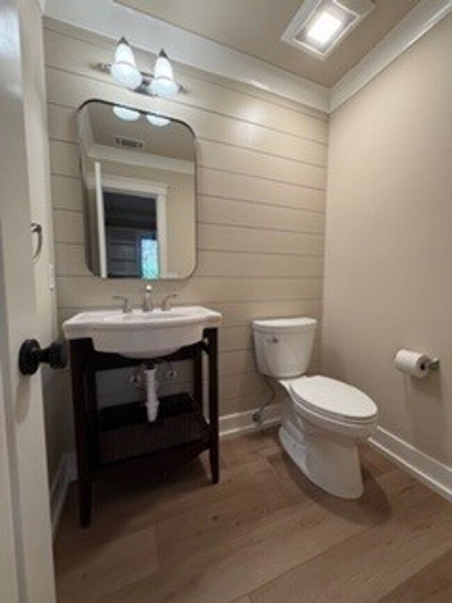 Building Photo - Lovely Remodeled Home In Hilton Head Plantation