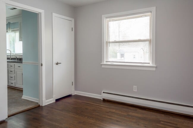 Building Photo - 409 Seabury Ave