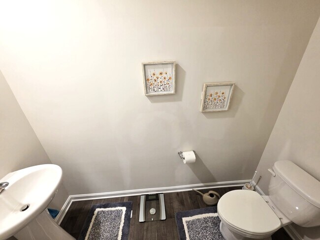 Building Photo - 407 Stream Valley Ct