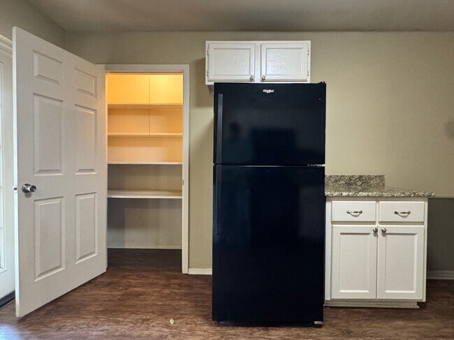 Building Photo - 8414 Cambridge Rd