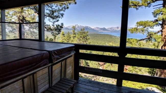 Building Photo - "Million Dollar Views" This home offers br...