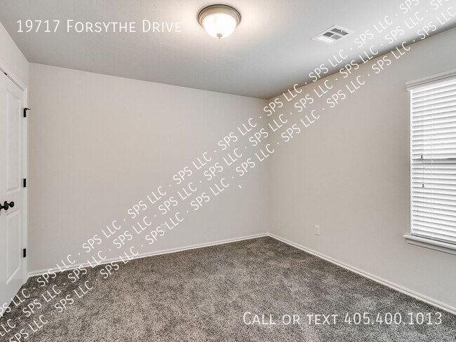 Building Photo - 19717 Forsythe Dr