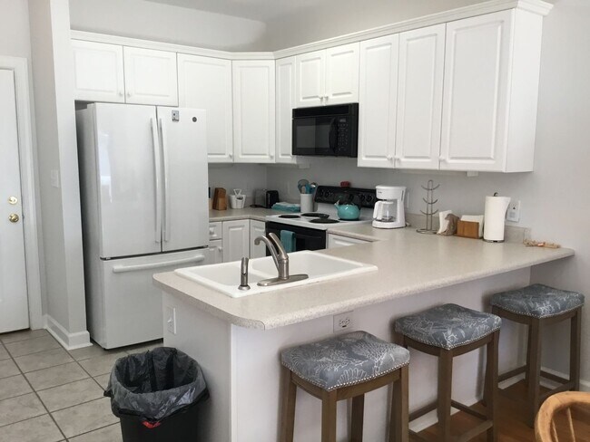 Building Photo - Furnished Condo In Southport - All Utilities Included - 3 month lease only