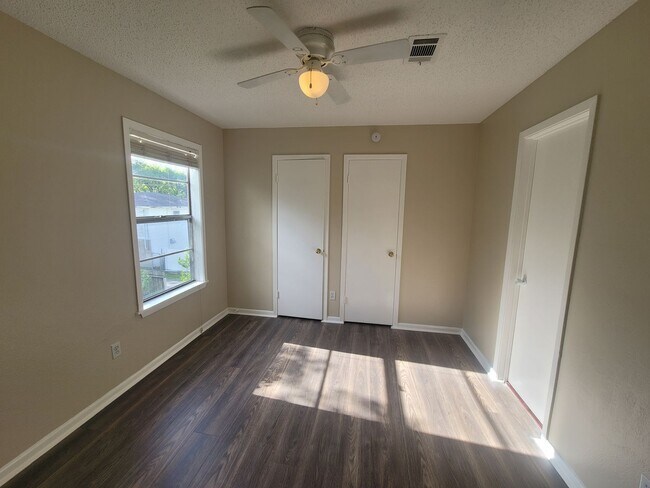Building Photo - 3213 Avenue O