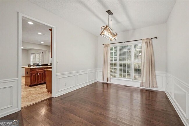 Building Photo - 2200 Traywick Chase