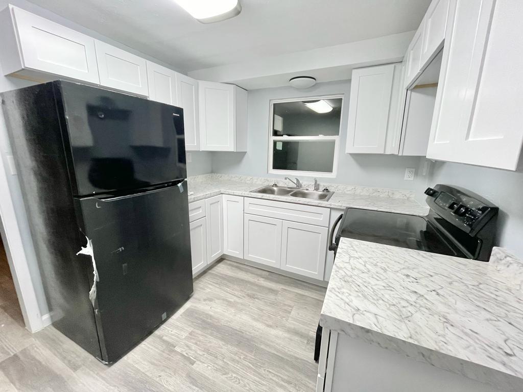 Building Photo - 104 W Stuart Ave