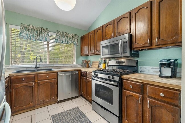 Building Photo - 2523 E Stassney Ln