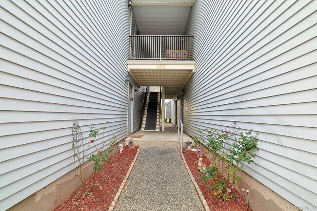 Building Photo - 106 Cartwheel Ct