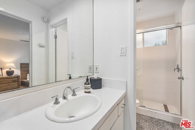 Building Photo - 4403 Ocean Front Walk
