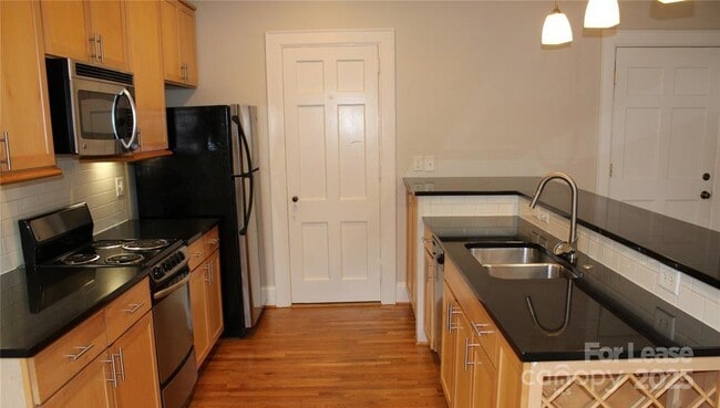 Building Photo - 178 Union St S