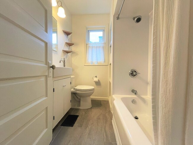 Building Photo - 381 Alden Ave