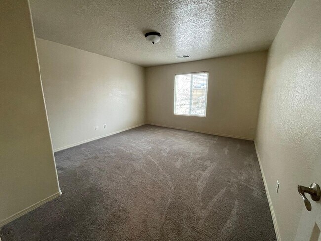 Building Photo - 9620 Sundoro Pl NW