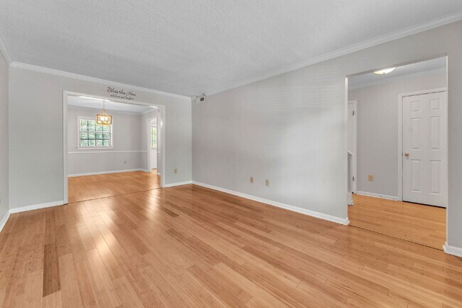 Building Photo - Beautiful 3 Bedroom 2.5 Bathroom Condo in Prime Taylors Location $1,625/mo rent