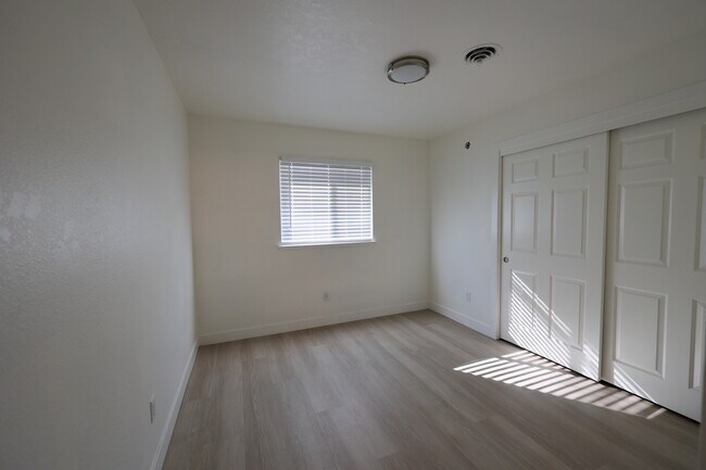 Building Photo - 761 Almond St