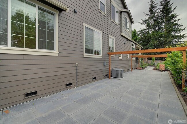 Building Photo - 5Bd/4Ba Bellevue House