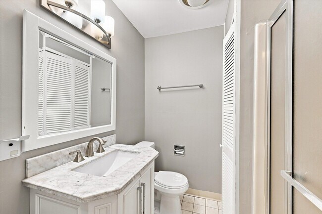 Building Photo - 893 Cliffs Dr