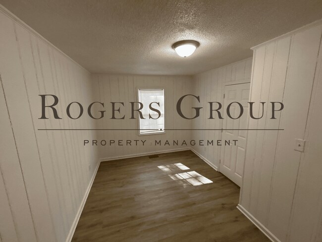 Building Photo - 105 Horsecreek Rd