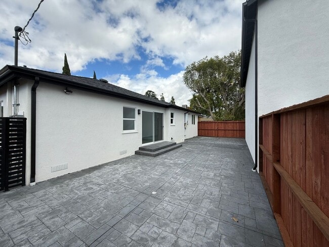 Building Photo - Bassestt Properties