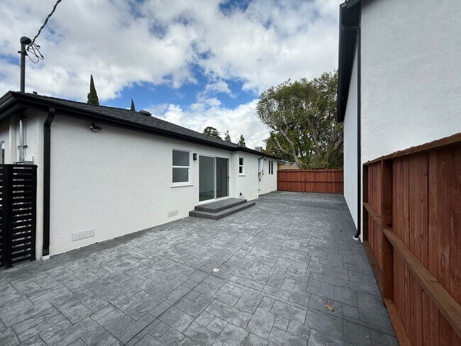 Building Photo - Bassett Properties