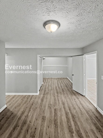 Building Photo - 800 Cedar Lake Dr SE