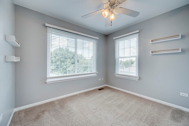 Building Photo - 2835 White Thorn Cir