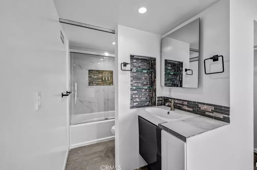 Building Photo - 219 N Isabel St