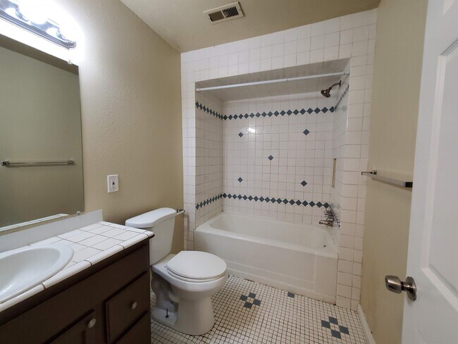 Building Photo - 66 W Oakland Ave