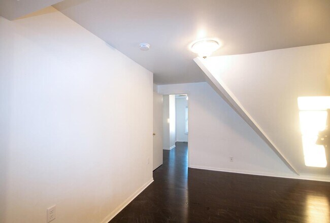 Building Photo - 26 E 32nd St