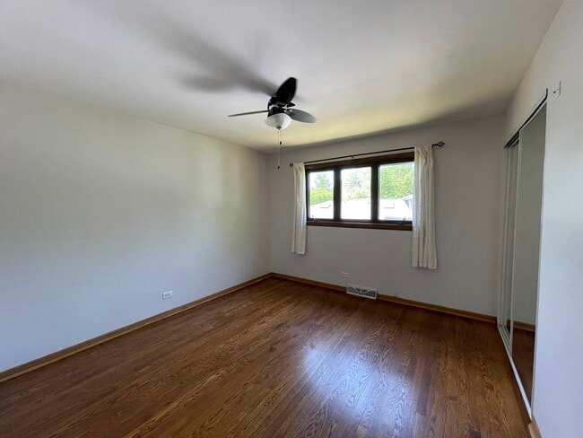 Building Photo - 5S509 Campbell Dr