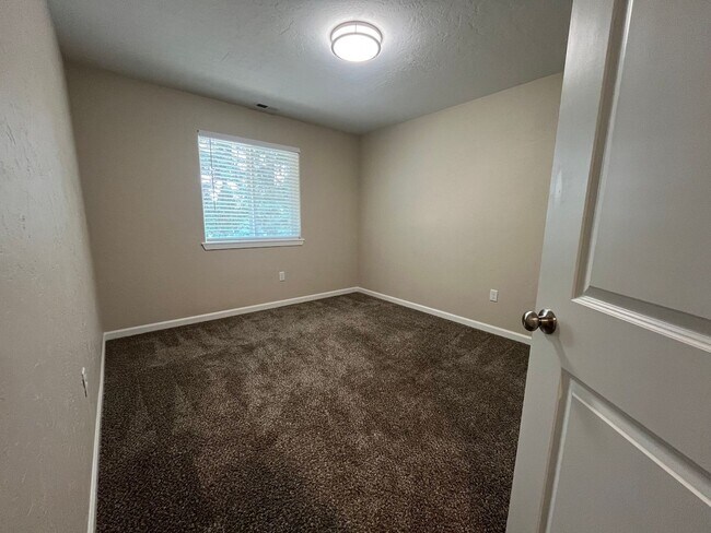Building Photo - 3-Bed Home with Garage & Fenced Yard in Pr...