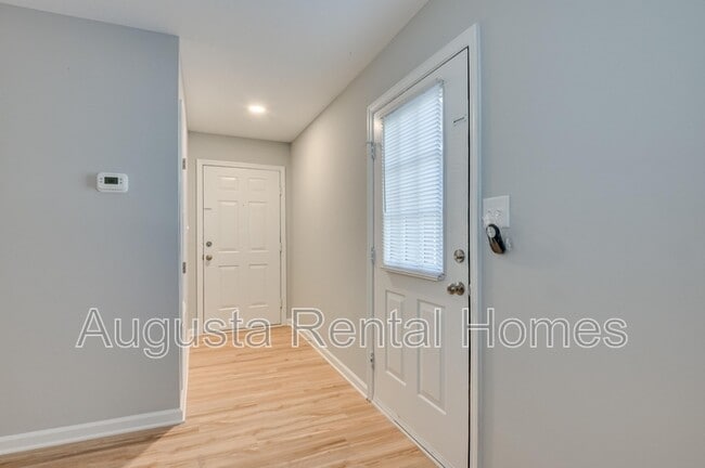 Building Photo - 328 Old Plantation Rd