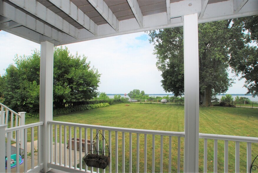 Building Photo - 808 W 2nd St