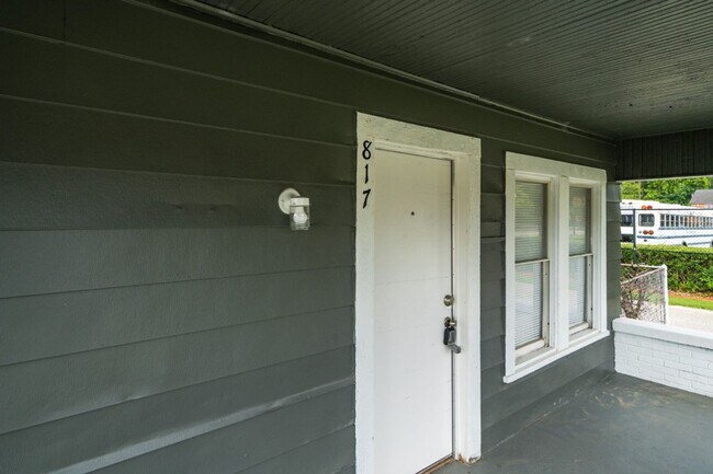 Building Photo - Your Dream Rental Awaits – Fully Renovated and Move-In Ready!