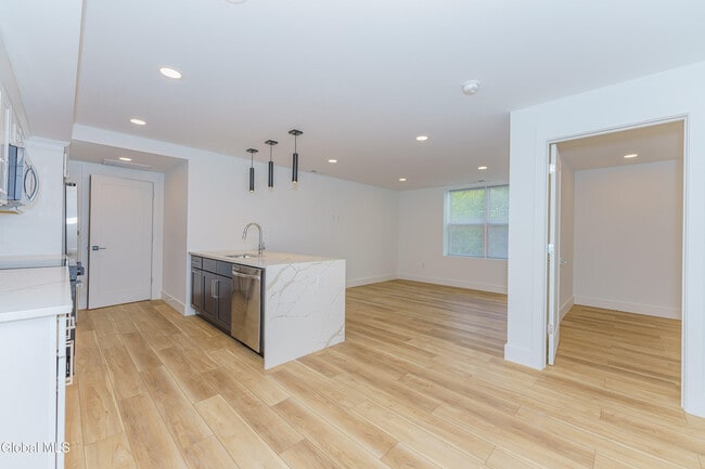 Building Photo - 9 Laura Dr