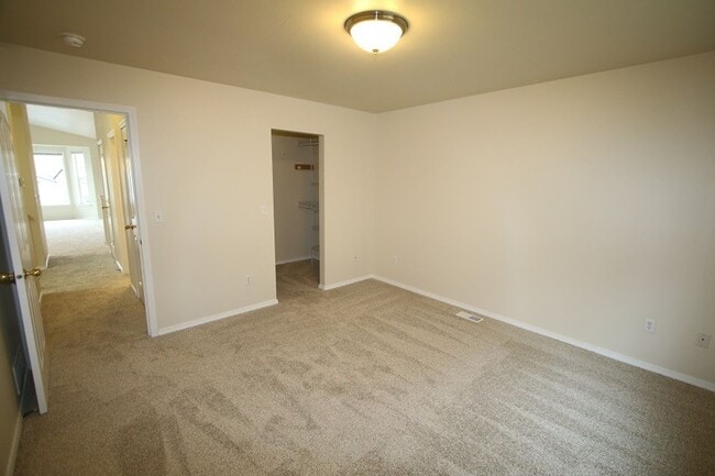 Building Photo - 4 Bedroom Eagle River Home!
