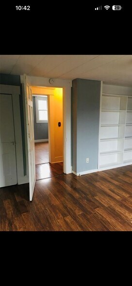 Building Photo - 615 Cottage Ave