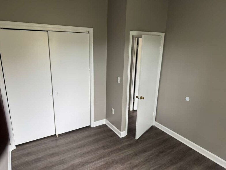 Building Photo - 10734 Castleton Way