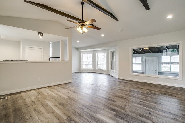 Building Photo - Fully Remodeled 3 Bed, 2 Bath Home in River Oaks w/ Basement- 76114