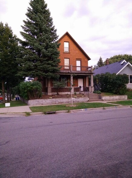 Primary Photo - 1100 Farrington St