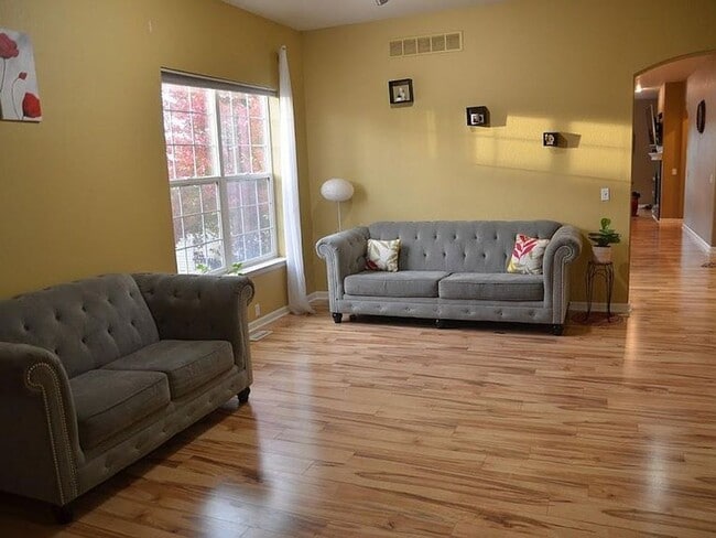 Building Photo - Gorgeous home available in the Anthem neighborhood of Broomfield