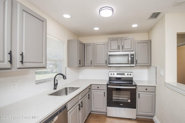 Building Photo - 1286 Hollywood Dr