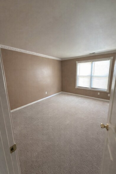 Building Photo - 5989 Julian Ave