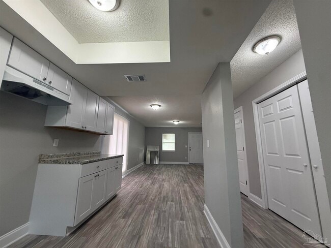 Building Photo - 1425 Toni St