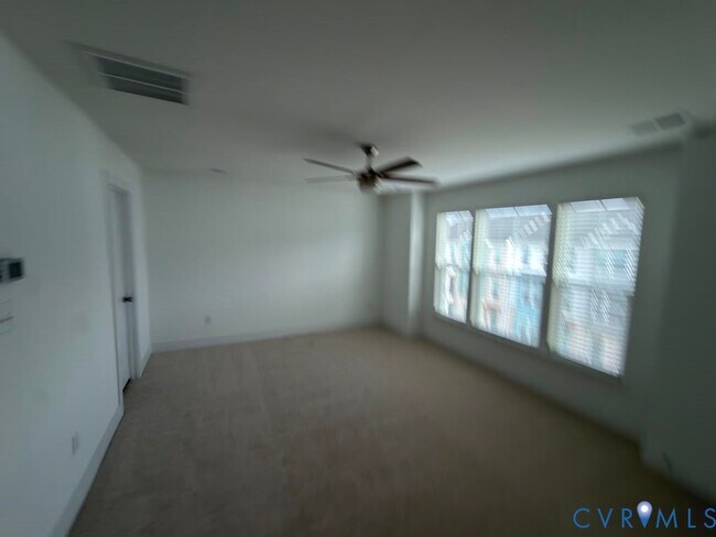 Building Photo - 15363 Sunray Aly