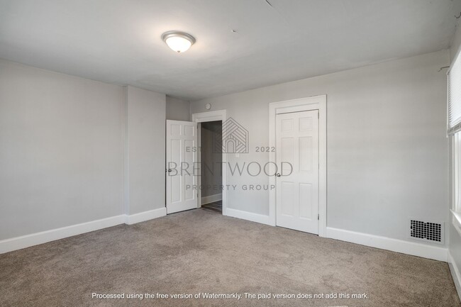 Building Photo - Spacious 4 Bed 1.5 Bath Updated Home
