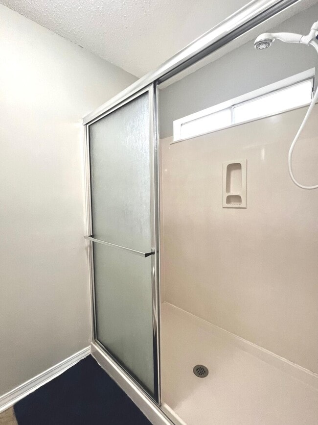 Building Photo - 30 Bay Walk Ct