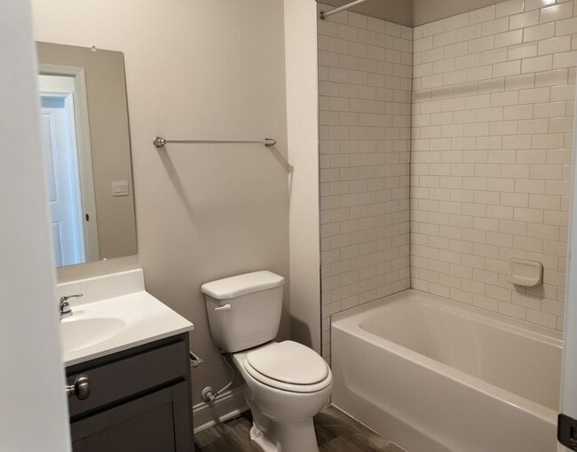 Building Photo - 15-17 Florence Sarah Ln